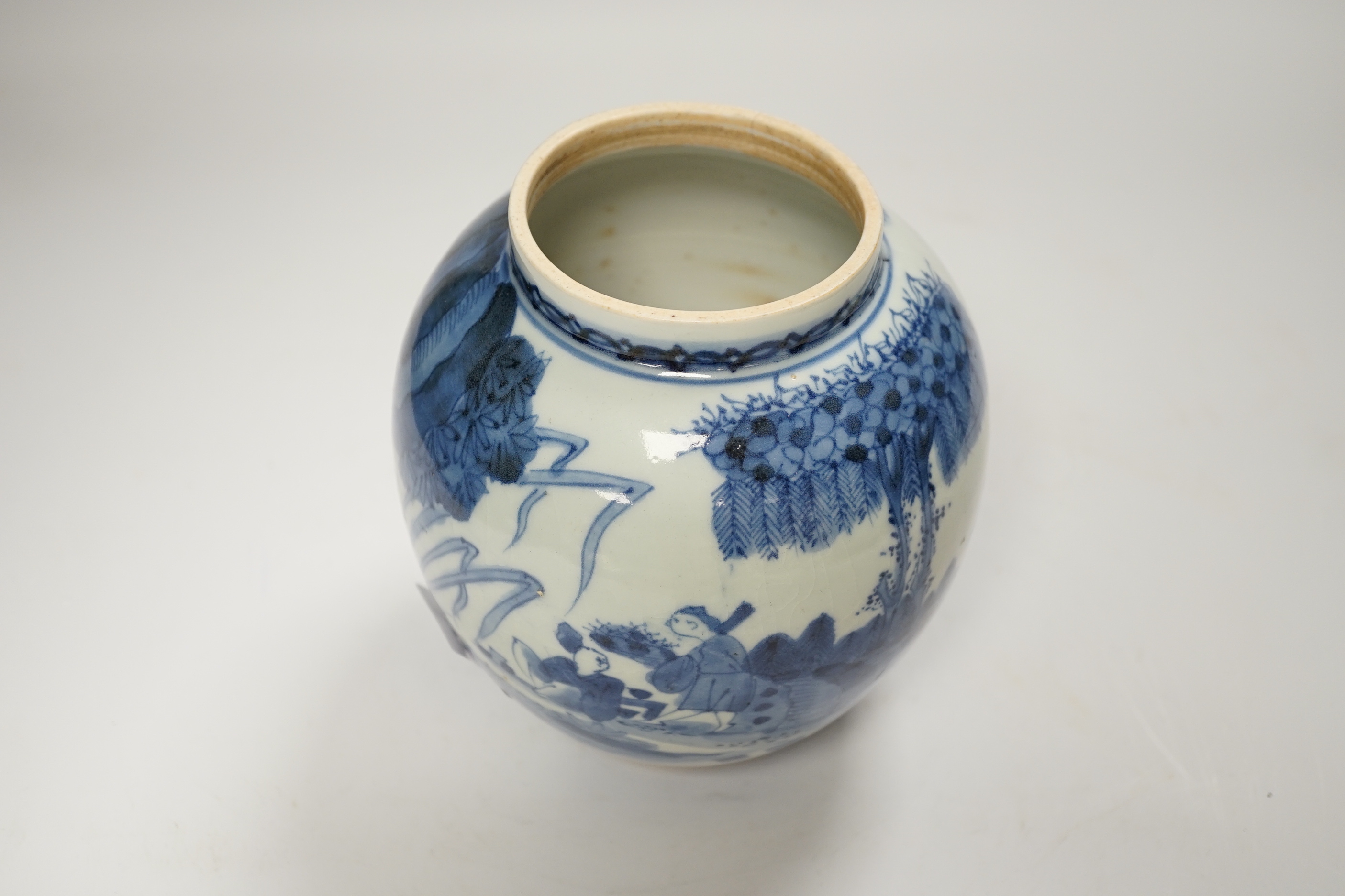 A 17th century Japanese Arita blue and white jar and cover, 22cm